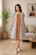 Robe droite grise à motifs africains orange