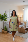 Robe courte vert olive à empiècements imprimés africains