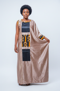 Robe longue ample beige rosé à détails géométriques noirs et orange
